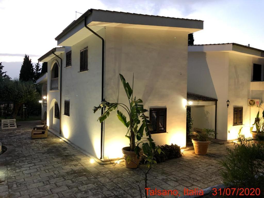 Relais Villa Lama Boutique Hotel Taranto Exterior photo